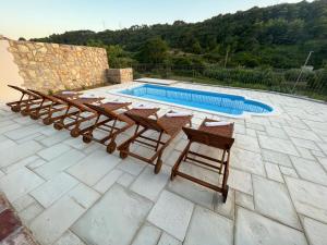 Бассейн в Villa Copun with heated pool или поблизости