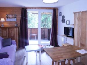 a living room with a couch and a table at Studio Les Orres, 1 pièce, 4 personnes - FR-1-322-339 in Les Orres