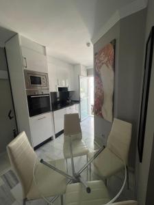 Kuchyň nebo kuchyňský kout v ubytování Casa Silvia Marbella - dom w kompleksie hotelowym