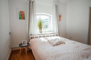 a bedroom with a bed and a window and a table at 150qm LOFT, Tischtennis, Dart, Tischkicker in Hamburg