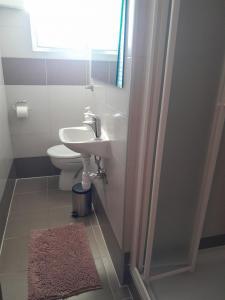Ein Badezimmer in der Unterkunft Apartmants Matić