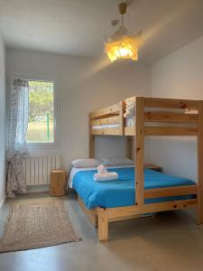 a bedroom with a bunk bed and a window at Entheos in Lerín