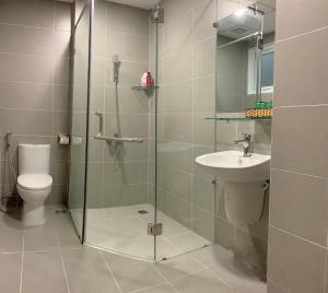 Phòng tắm tại J Apartments
