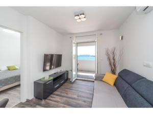Fotografie z fotogalerie ubytování Modern apartment right on the Janice beach in Pakostane centre 50 m away v Pakoštane