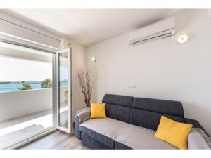 Fotografie z fotogalerie ubytování Modern apartment right on the Janice beach in Pakostane centre 50 m away v Pakoštane