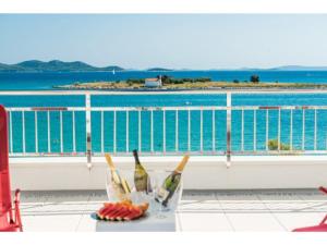 Fotografie z fotogalerie ubytování Modern apartment right on the Janice beach in Pakostane centre 50 m away v Pakoštane