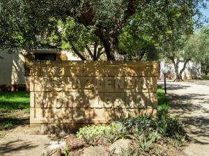 Un cartello che dice "Parco delle scimmie felice cavernoso" di Holiday Home in Sciacca with Garden Swimming Pool Parking a Cartabubbo