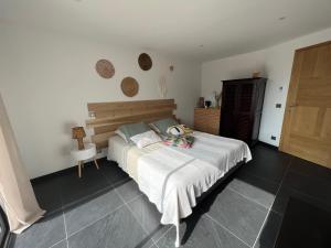 Ένα ή περισσότερα κρεβάτια σε δωμάτιο στο Villa l’écrin du Rayol