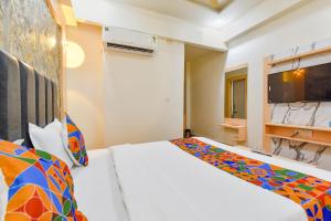 Postel nebo postele na pokoji v ubytování FabHotel Symphony Grand