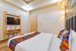 TV a/nebo společenská místnost v ubytování FabHotel Symphony Grand