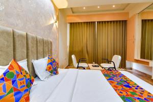 Posezení v ubytování FabHotel Symphony Grand