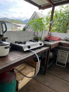 Kuchyň nebo kuchyňský kout v ubytování The Backyard Glamping Cameron Highlands