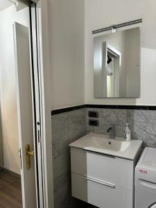 A bathroom at Residenza Tosca