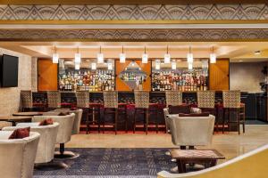 a restaurant with chairs and a bar at Inn at Great Neck in Great Neck