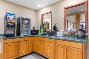 a coffee shop with a counter and a refrigerator at Quality Inn Dillon I-15 in Dillon