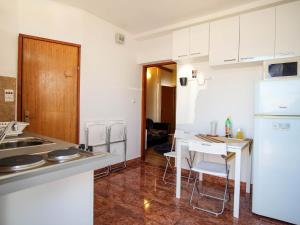 Kuchyňa alebo kuchynka v ubytovaní Studio Apartments Shanti