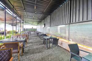 Restaurace v ubytování FabHotel Prime Rajmudra - Nr Butterfly Park - Hinjawadi