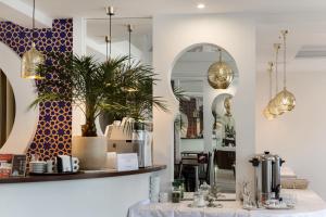 Príslušenstvo na prípravu kávy alebo čaju v ubytovaní Villa Andalucia SPA & Leisure