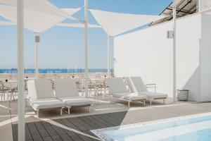 Bazén v ubytování Biancodonda Greenblu Hotel & SPA nebo v jeho okolí