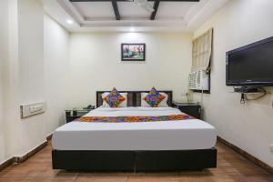 Postel nebo postele na pokoji v ubytování FabHotel Blue Moon Home Stay