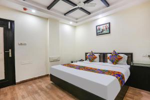 Postel nebo postele na pokoji v ubytování FabHotel Blue Moon Home Stay