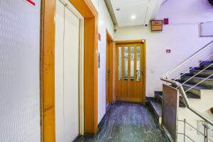 Kuchyň nebo kuchyňský kout v ubytování FabHotel Blue Moon Home Stay
