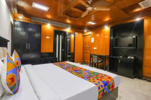 Postel nebo postele na pokoji v ubytování FabHotel Blue Moon Home Stay