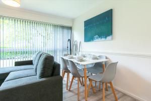 a living room with a table and a couch at Stunning 2 Bedroom Apartments in Birmingham in Birmingham