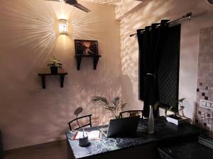 Foto sihtkohas Udaipur asuva majutusasutuse TicAna Apartments with all amenities lake view & terrace garden Ac Kitchen wifi galeriist