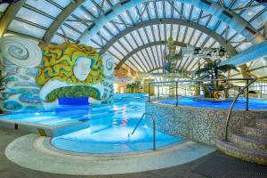 Bazén v ubytování Grand SPA Lietuva Hotel Druskininkai nebo v jeho okolí