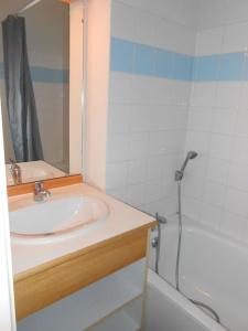 a bathroom with a sink and a shower at Jolie vue de l'Hélianthéme in Le Dévoluy