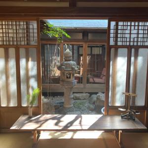 a garden with a fountain in the middle of a building at Mojiko Guesthouse PORTO in Kitakyushu