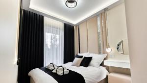 Ένα ή περισσότερα κρεβάτια σε δωμάτιο στο Apartament Wietrznia z tarasem, ogródkiem, parkingiem, na prestiżowym osiedlu obok rezerwatu przyrody NEW!!!