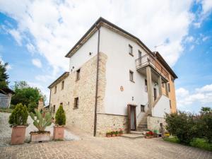 an external view of the house at Farmhouse in IL VECCHIO FORNO UMBRO Citta di Castello in San Secondo
