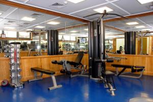 Fitness centrum a/nebo fitness zařízení v ubytování Moscow Hotel
