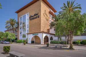 a building with a sign on the side of it at 4R Gran Europe in Comarruga