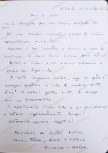 una lettera scritta in blu su un pezzo di carta di Simply@Home a Setúbal