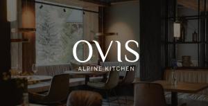 un ristorante con un cartello che legge ovsarma kitchen di Europe Hotel & Spa a Zermatt