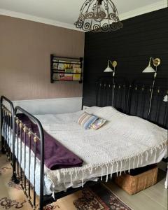 Letto o letti in una camera di Blåsbocka, lägenhet i hus 3 rok
