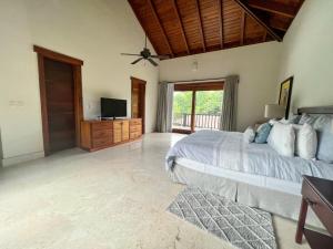 Gallery image of Spacious 6-Bedroom Villa with Pool, Jacuzzi, BBQ, and Resort Amenities in Casa de Campo in La Romana