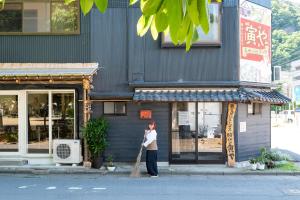 Hosté ubytování おせっかいゲストハウス 昭和の寅や