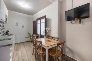 Kuchyňa alebo kuchynka v ubytovaní Apartamentos Alhambra Granada 3000