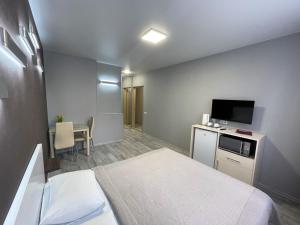 Μια τηλεόραση ή/και κέντρο ψυχαγωγίας στο East Residence Gray