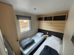 Postel nebo postele na pokoji v ubytování Camping Le Miroir
