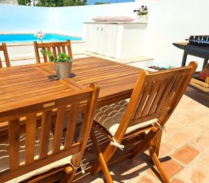 a wooden table and chairs on a patio at Alecrim d'Aldeia in Fronteira
