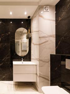 Koupelna v ubytování Apartament Bulwar Staromiejski Stare Miasto Centrum + 18 fotografií