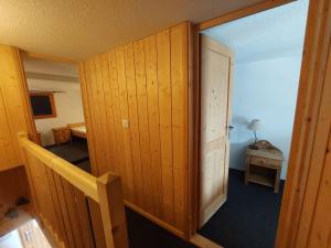 a room with wooden walls and a door and a desk at Appartement Les Arcs 1800, 3 pièces, 4 personnes - FR-1-411-479 in Arc 1800