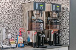 Una cafetera en la parte superior de un mostrador en Extended Stay America Premier Suites - Boise - Meridian, en Meridian