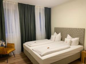 Postel nebo postele na pokoji v ubytování Hotel Hartl's Lindenmühle