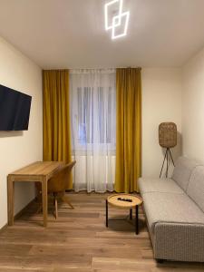 a living room with a couch and a table at Hotel Hartl's Lindenmühle in Bad Berneck im Fichtelgebirge